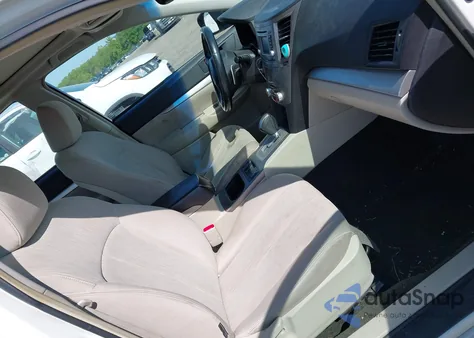 2014 Subaru Legacy 2.5I Premium z USA, uszkodzony, nr VIN 4S3BMBD68E3033499